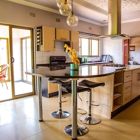 Emc Fully Furnished &Serviced Villas 4 Bedroom With Solar Power , Private Pool, Starlink Wifi ,Aircons & Dstv Lusaka Exterior foto